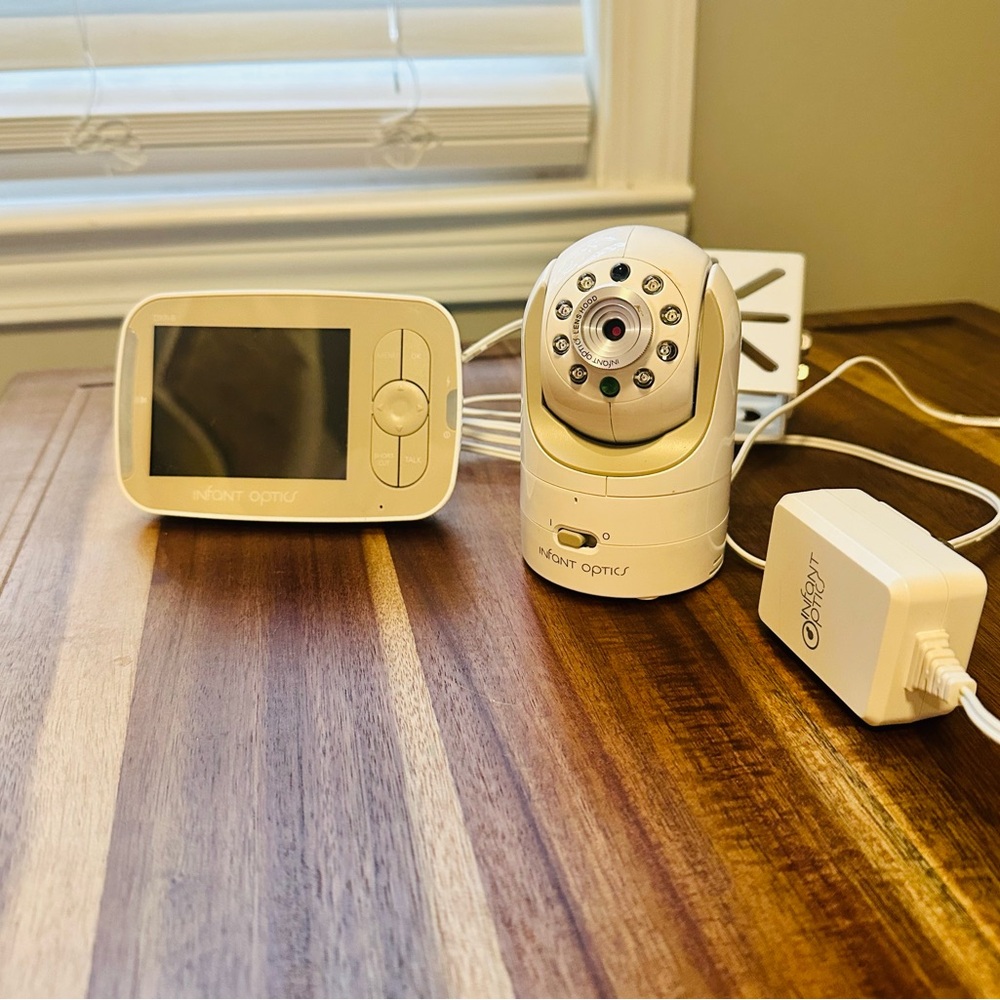 Infant optics video baby monitor & adjustable wall mount